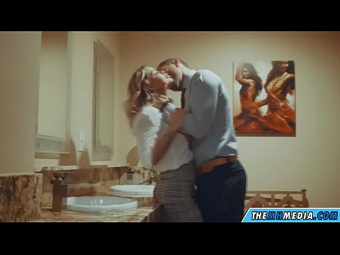 ❤️ Þegar busty ljóska tælir þig á almenningssalerni ❤️ Frábært klám á is.redgast4asset.ru ❌❤